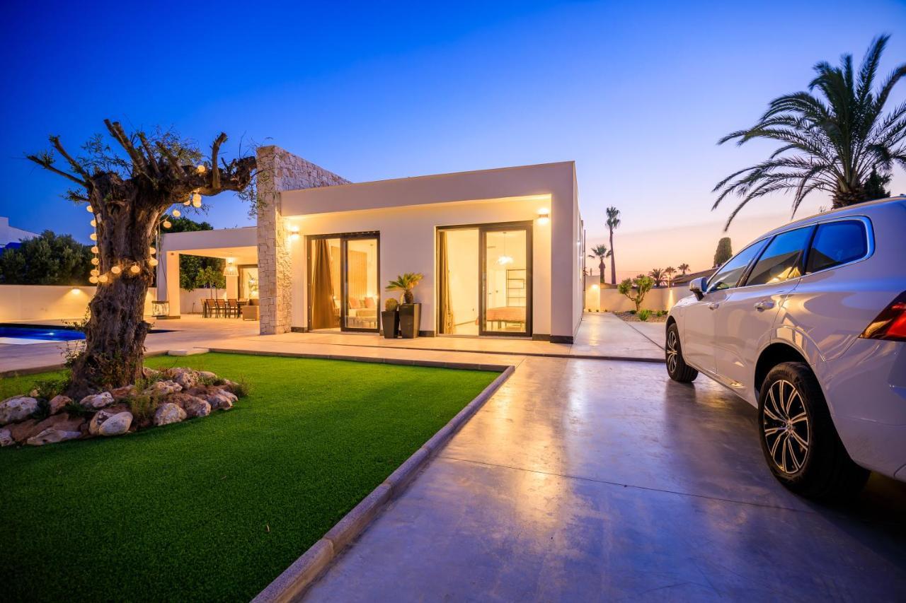 Villa Mi Luna ตอร์เรเวียคา ภายนอก รูปภาพ